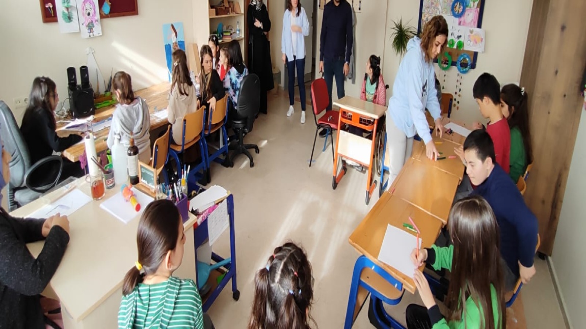 Hedef projesi kapsamında 3 Aralık Engelliler Günü nedeniyle Sivas Ayç Okulları İlkokulu Öğrencileri Okulumuzu ziyaret etti. 