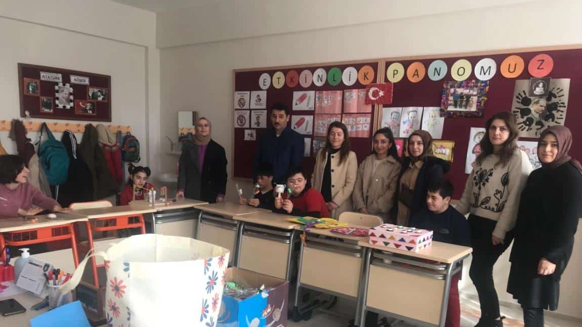 Bahattin Makbule Özberk Anaokulu, Tasarla-Yap-Oyna Projesi kapsamında okulumuzu ziyaret etti. Ziyaretleri ve güzel hediyeleri için teşekkür ederiz.